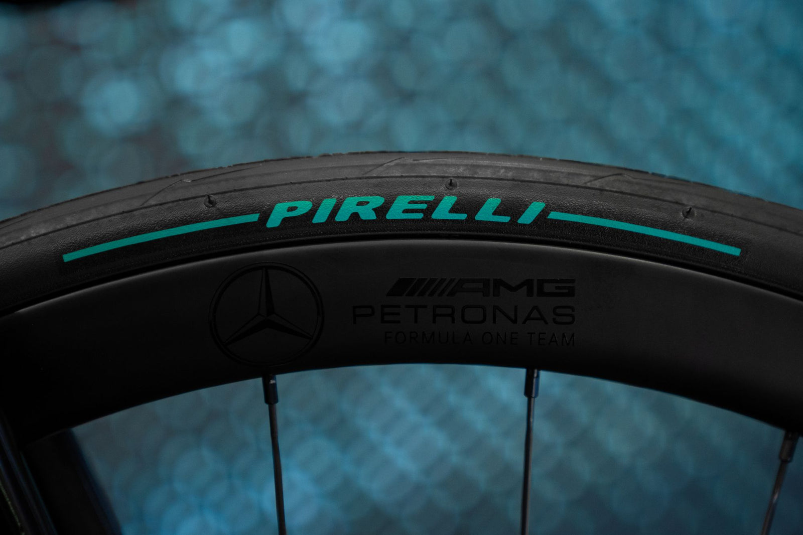 Mercedes-AMG PETRONAS F1® Team V12 Édition Route