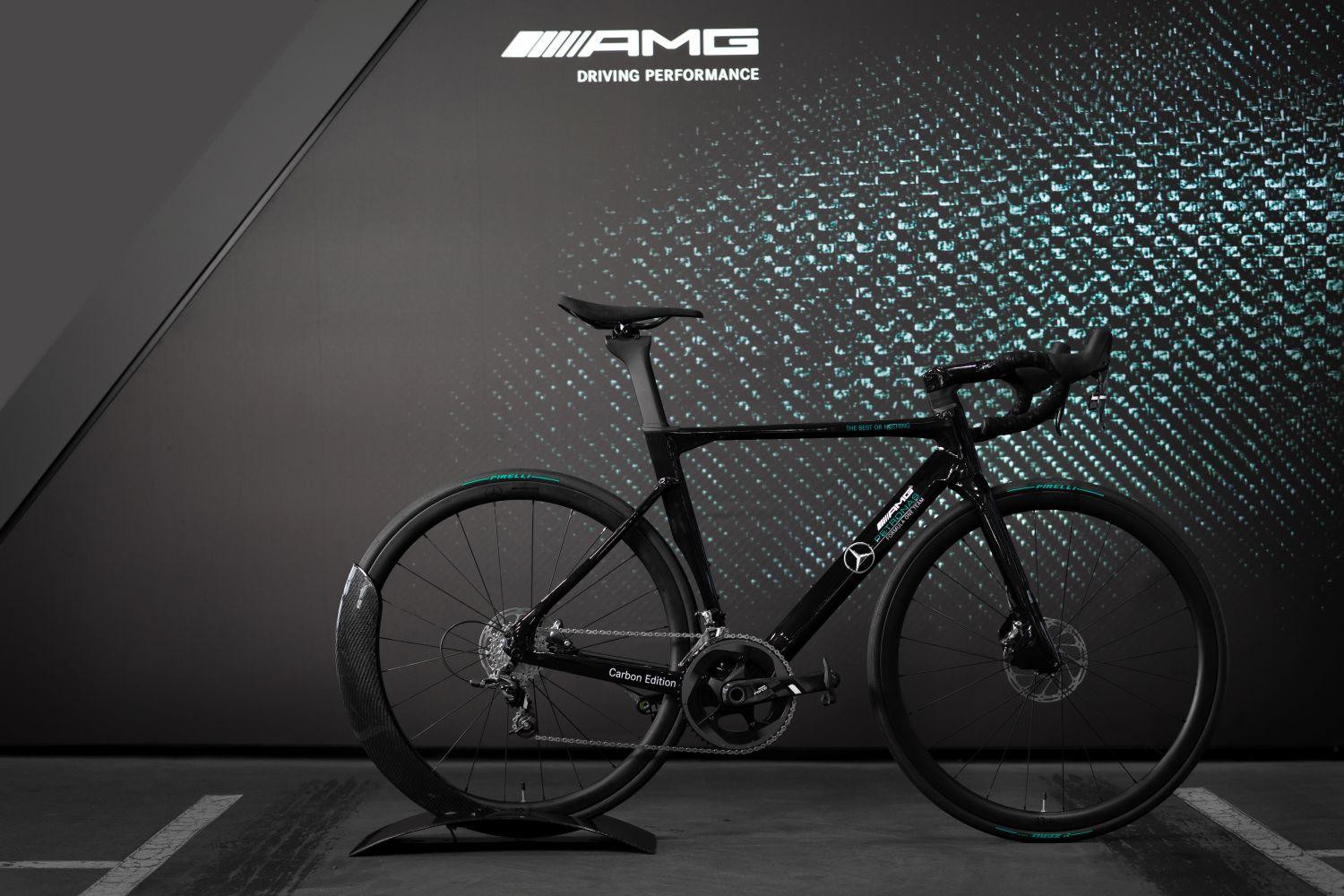 Mercedes-AMG PETRONAS F1® Team V12 Édition Route