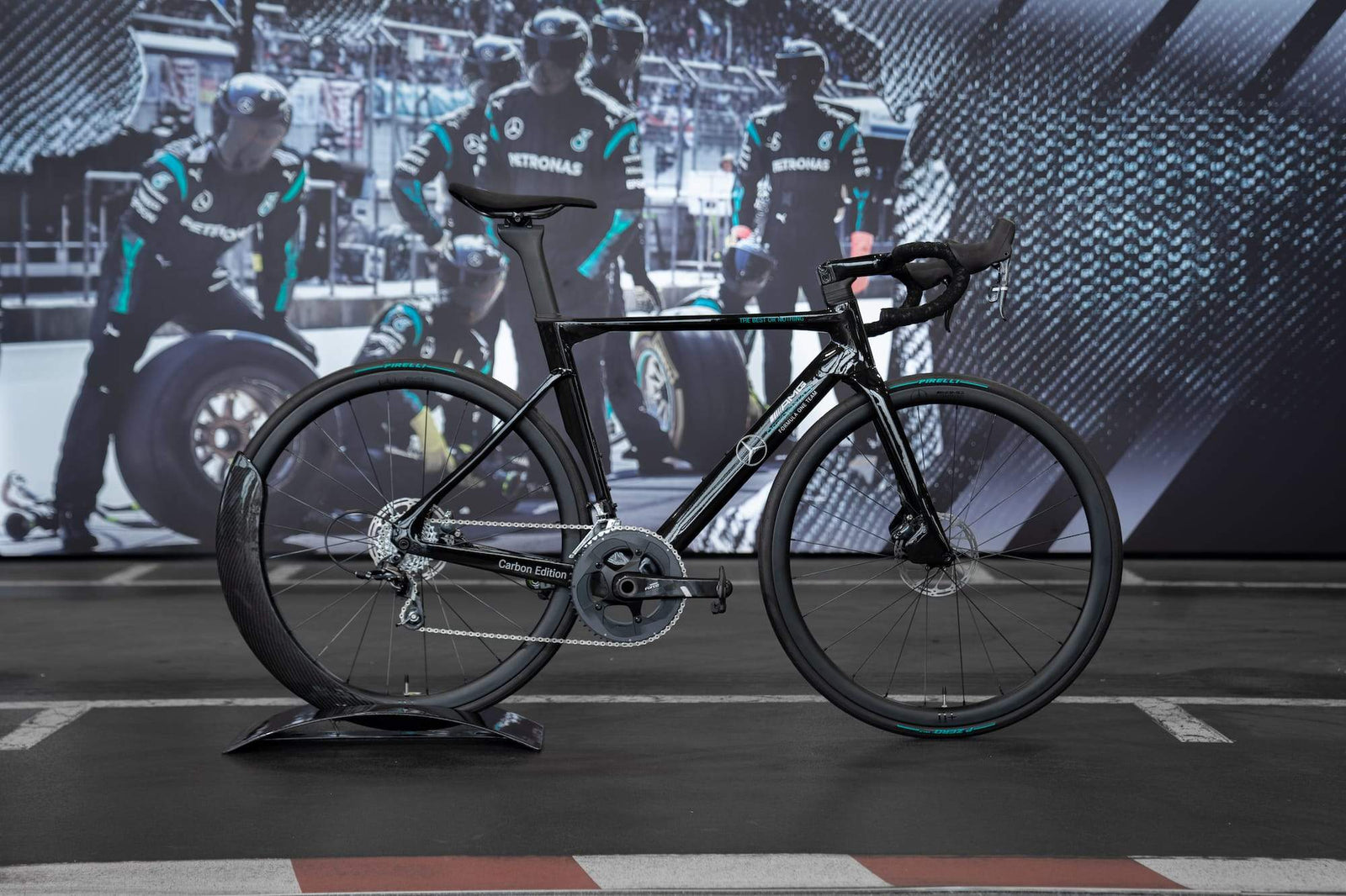 Mercedes-AMG PETRONAS F1® Team V12 Road Edition